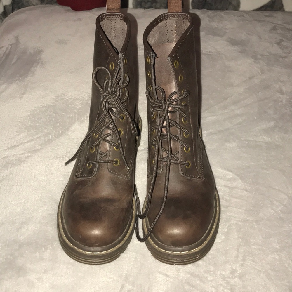 Combat boots